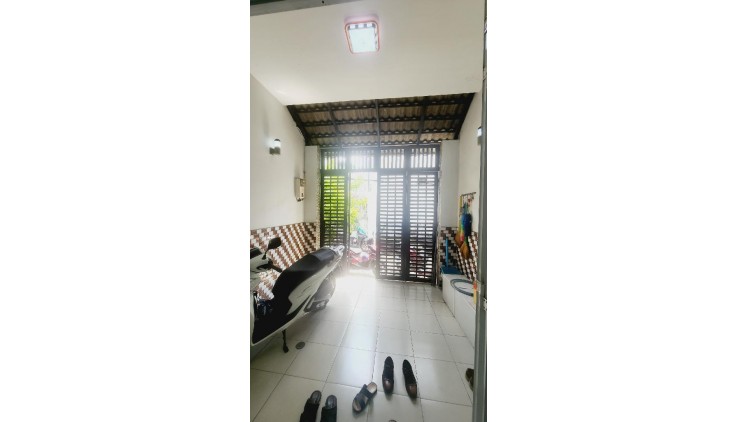 Mặt tiền hẻm 28 Dương Bá Trạc 4x20 3 tầng đúc chỉ 10 tỷ 5
